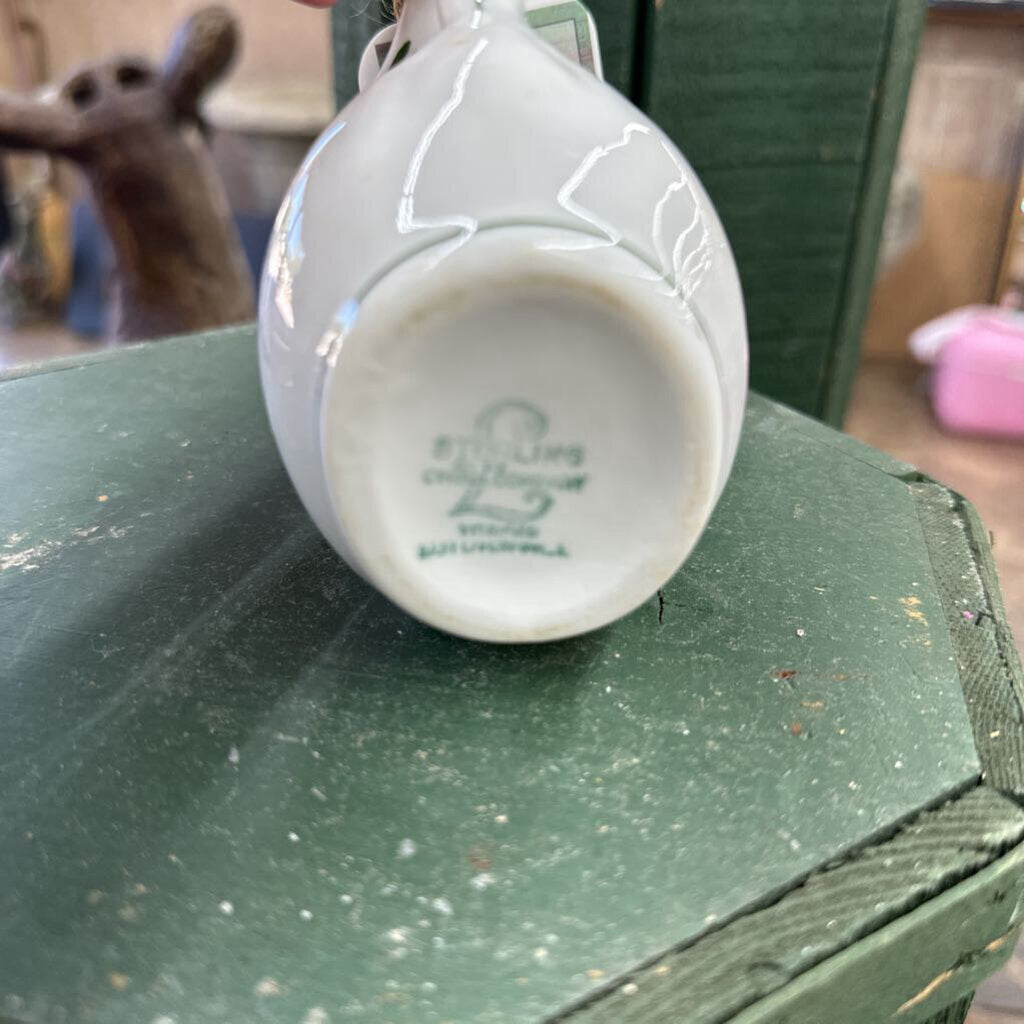 INDIVIDUAL CREAMER PITCHER