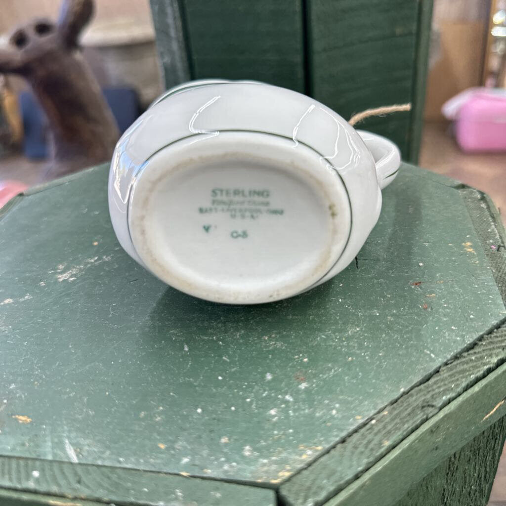 INDIVIDUAL CREAMER PITCHER