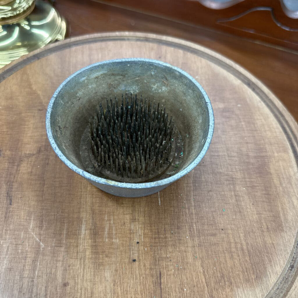 VINTAGE METAL CUP FLOWER FROG