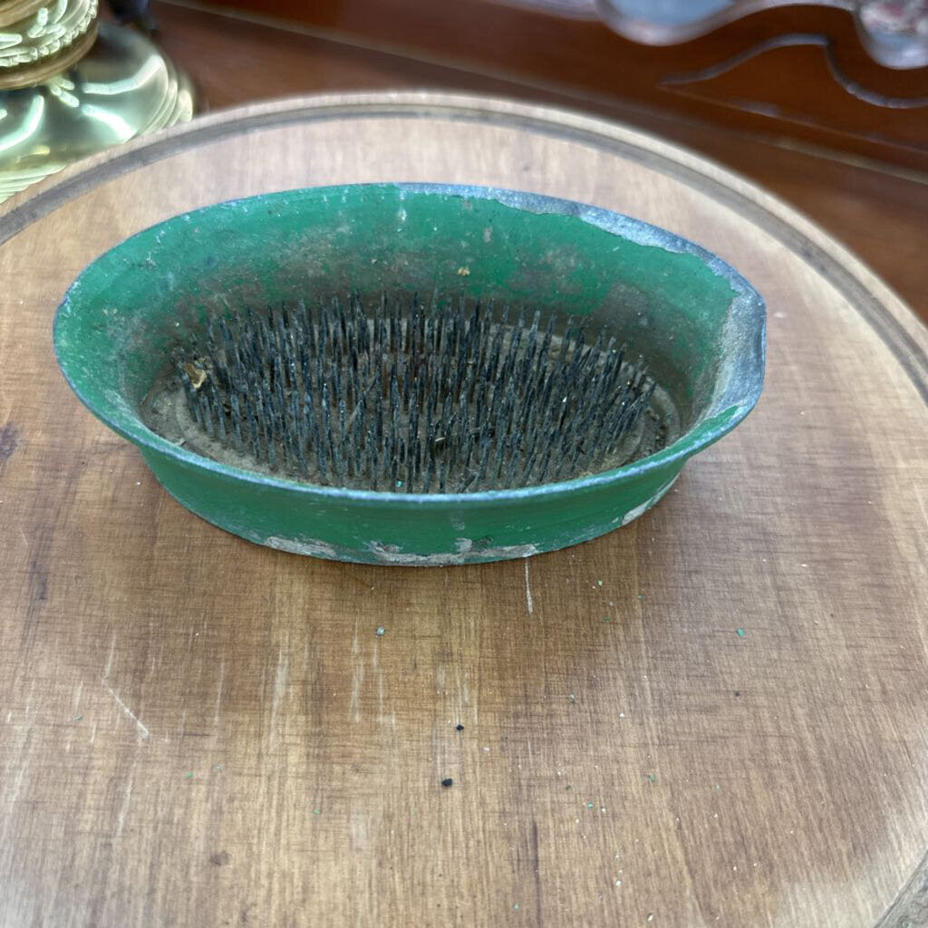 VINTAGE METAL OVAL CUP FLOWER FROG