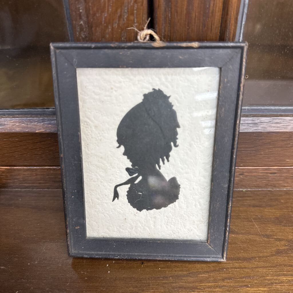 VINTAGE SILHOUETTE OF WOMAN