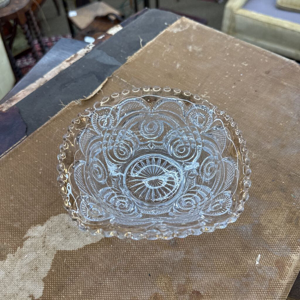SCALLOPED EDGE SQUARE BOWL