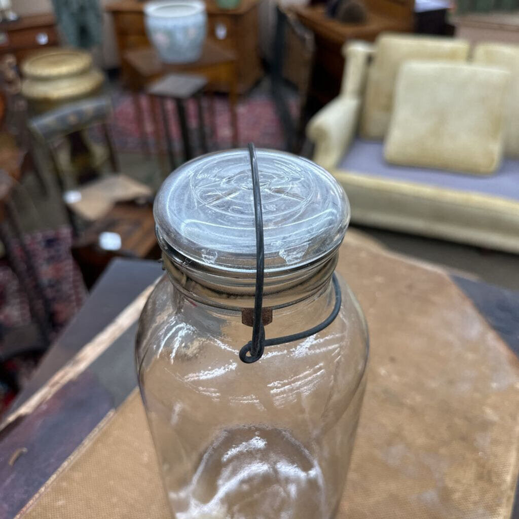 VINTAGE JAR WITH WIRE BAIL HANDLE AND LID