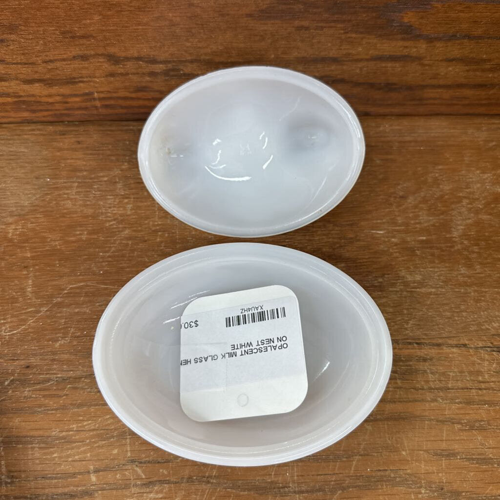 OPALESCENT MILK GLASS HEN ON NEST