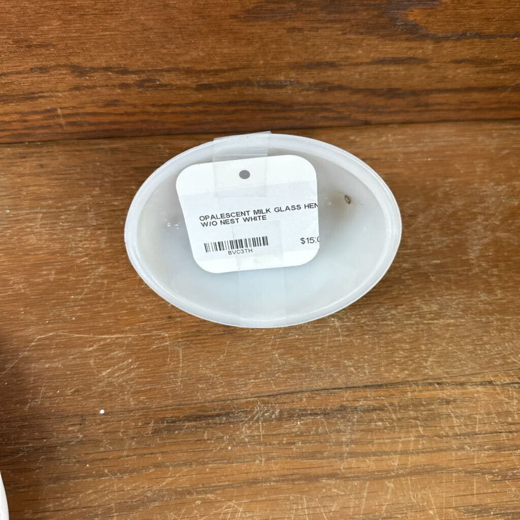 OPALESCENT MILK GLASS HEN W/O NEST