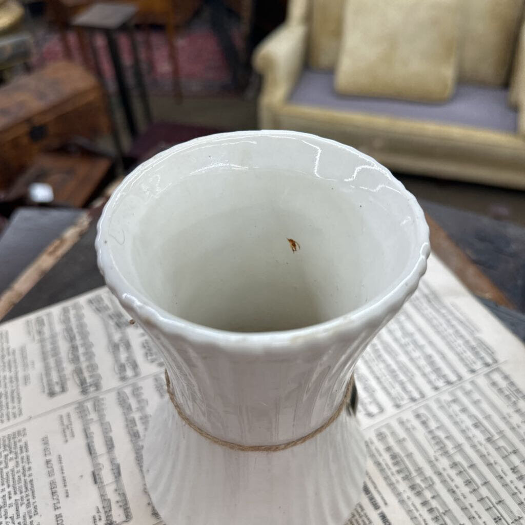 RIBBED VASE