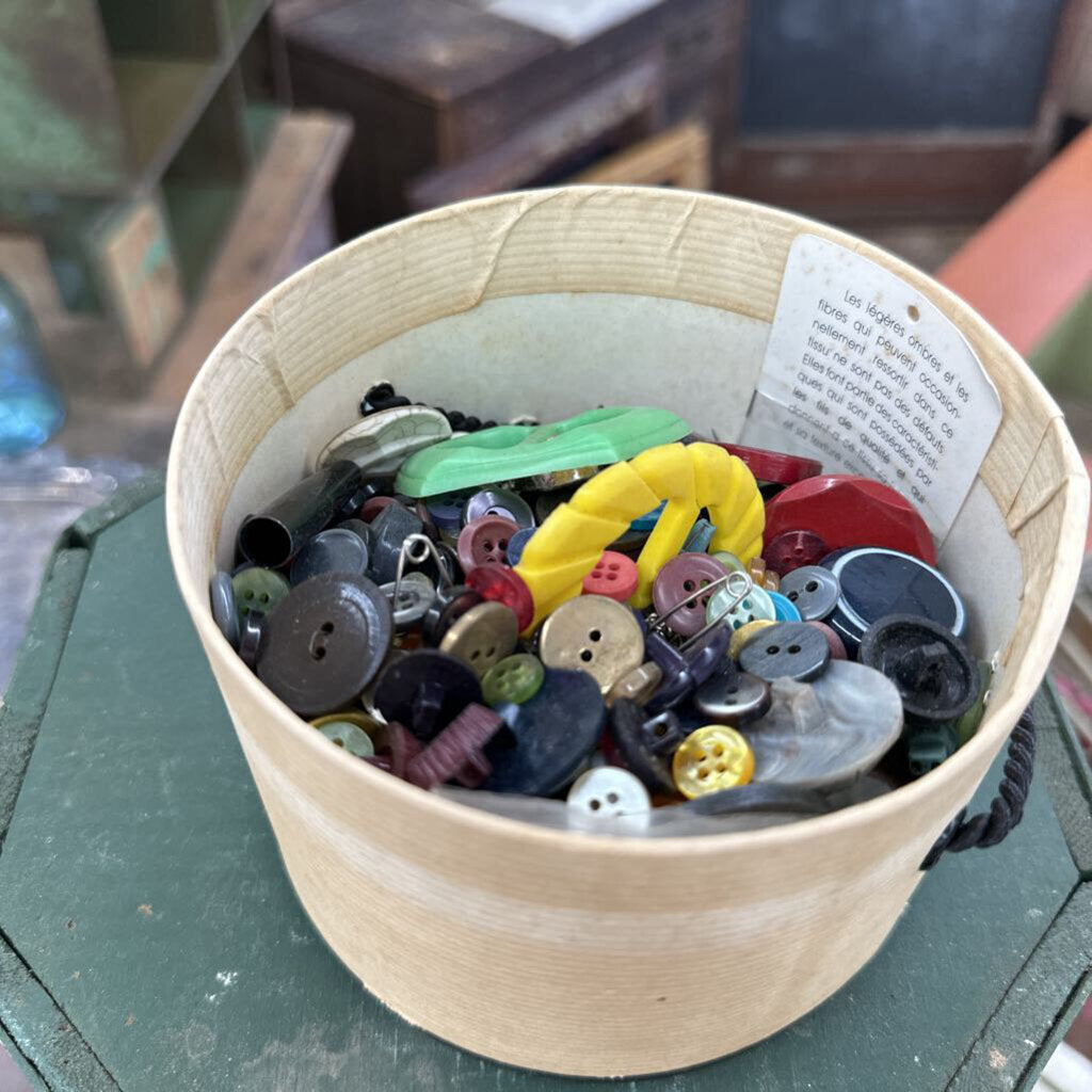 ROUND "HAT BOX" OF BUTTONS