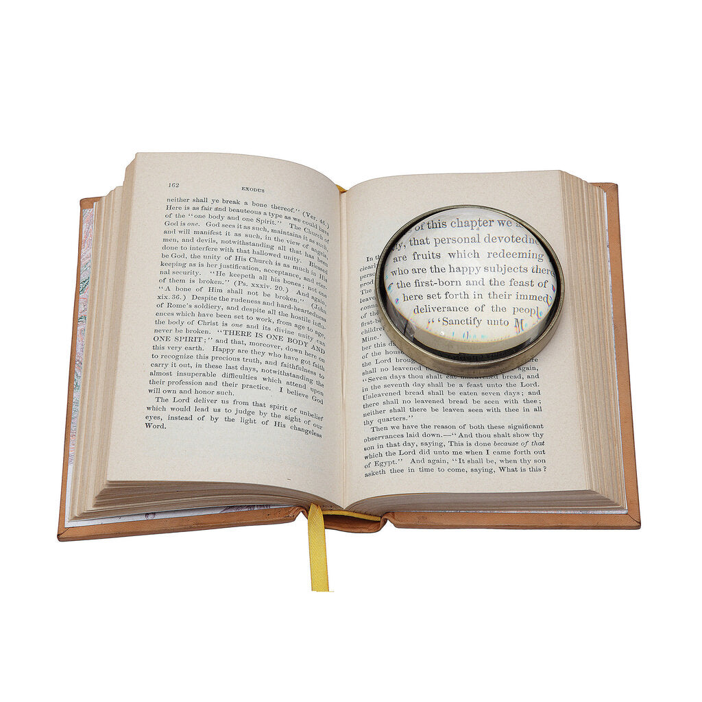 MAGNIFYING GLASS PAPERWEIGHT