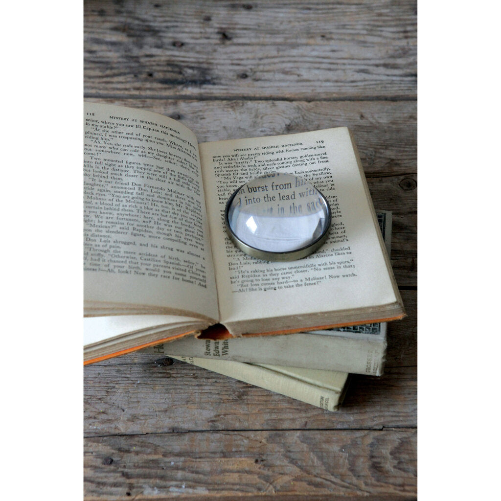 MAGNIFYING GLASS PAPERWEIGHT