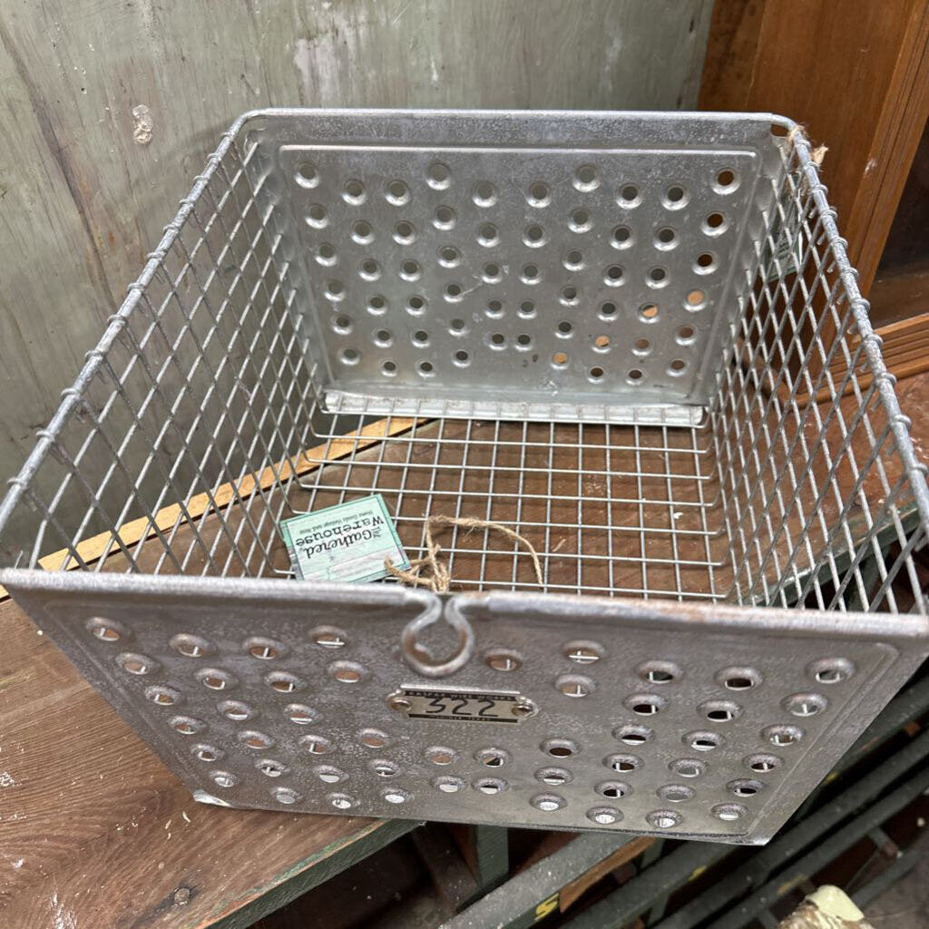 VINTAGE LOCKER BASKET