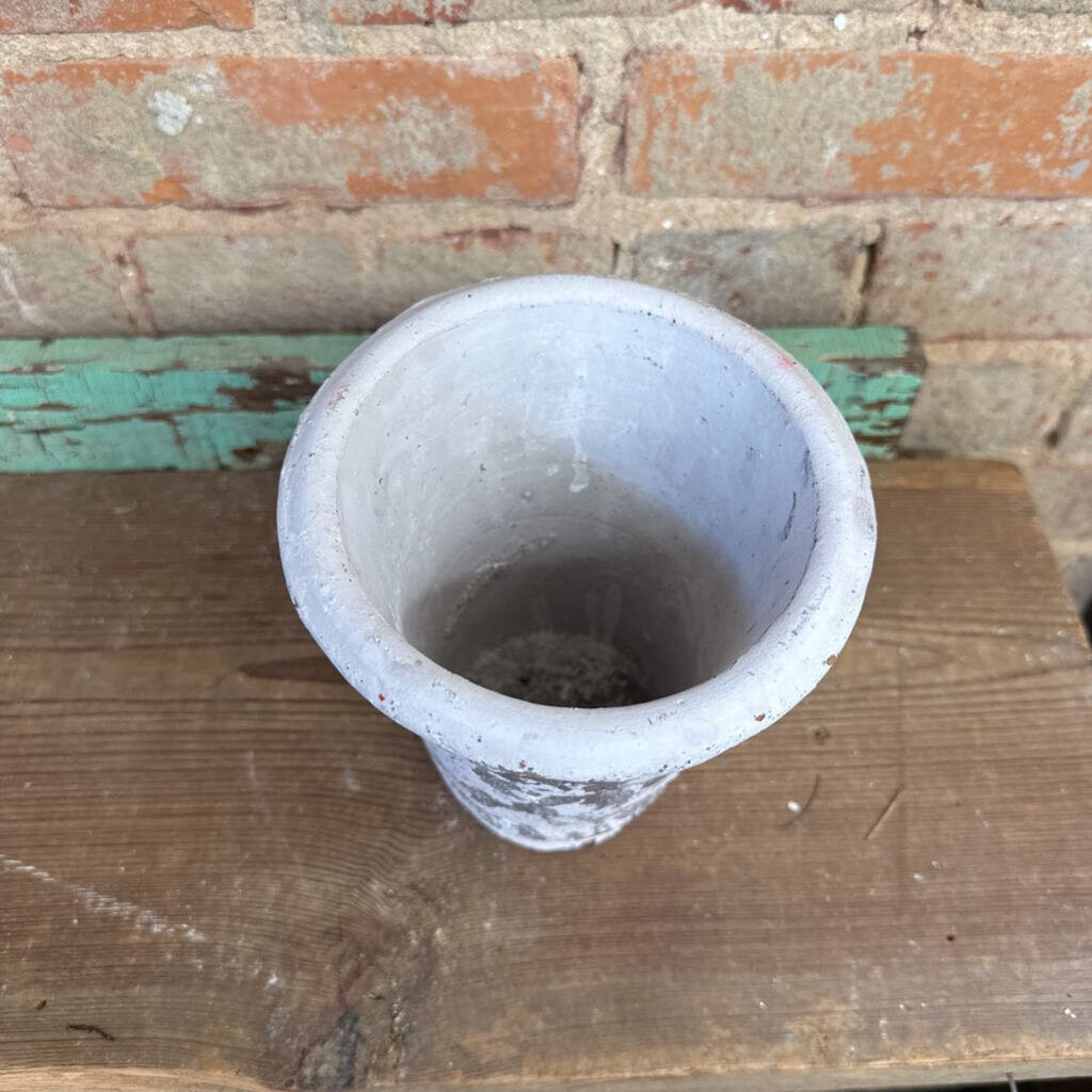 DISTRESSED CLAY PLANTER