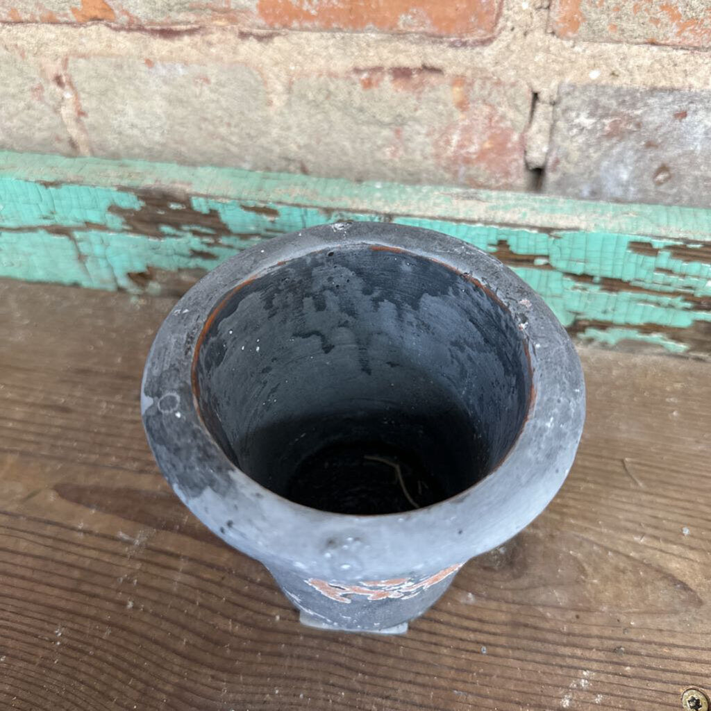 CLAY PLANTER DISTRESSED