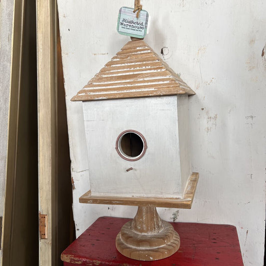 CASA PARA PÁJAROS CON PEDESTAL