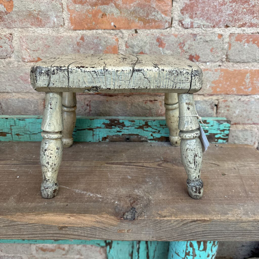 PRIMITIVE FOOT STOOL/CRICKET BENCH