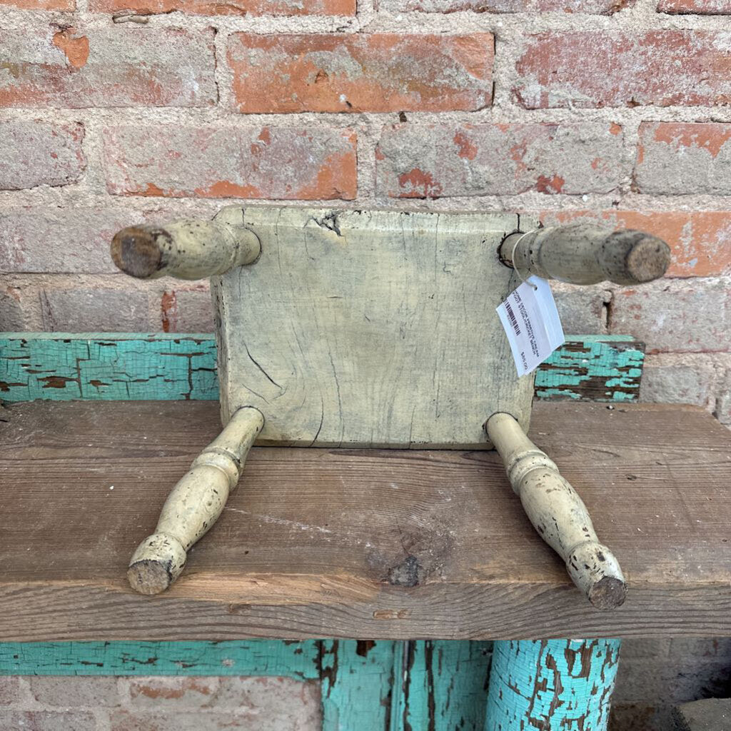 PRIMITIVE FOOT STOOL/CRICKET BENCH