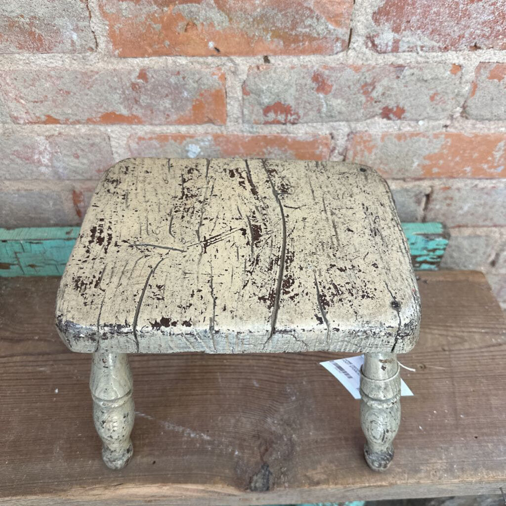 PRIMITIVE FOOT STOOL/CRICKET BENCH