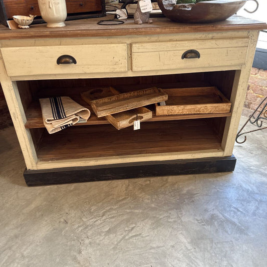 KITCHEN ISLAND WITH DRAWERS