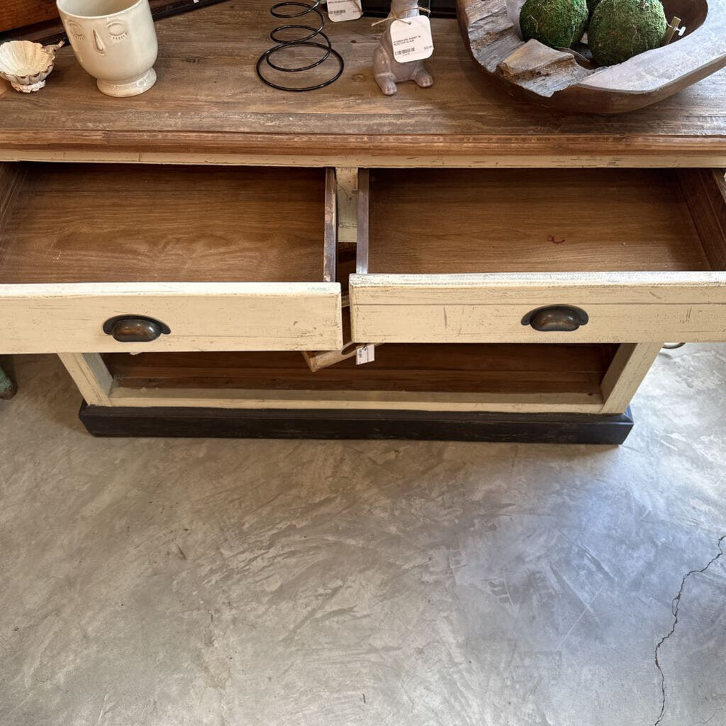 KITCHEN ISLAND WITH DRAWERS