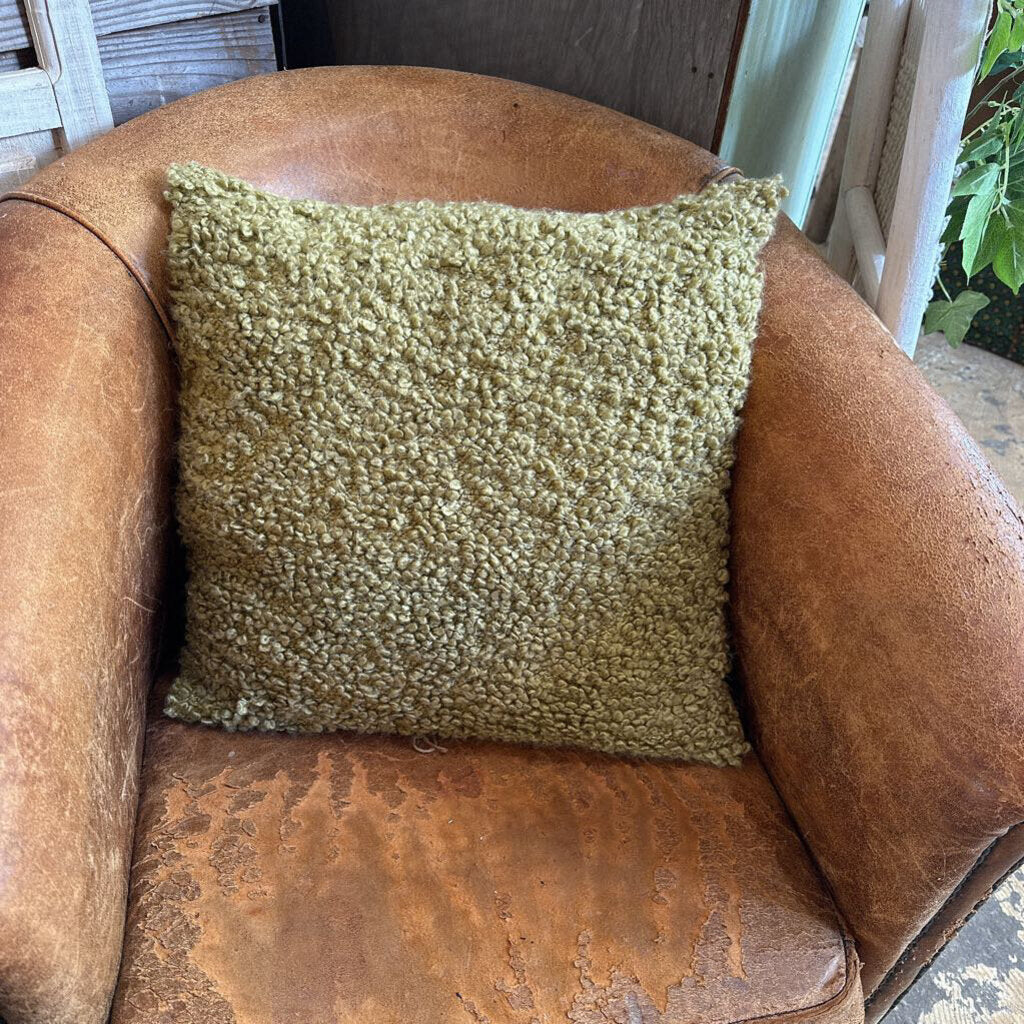 BOUCLE PILLOW