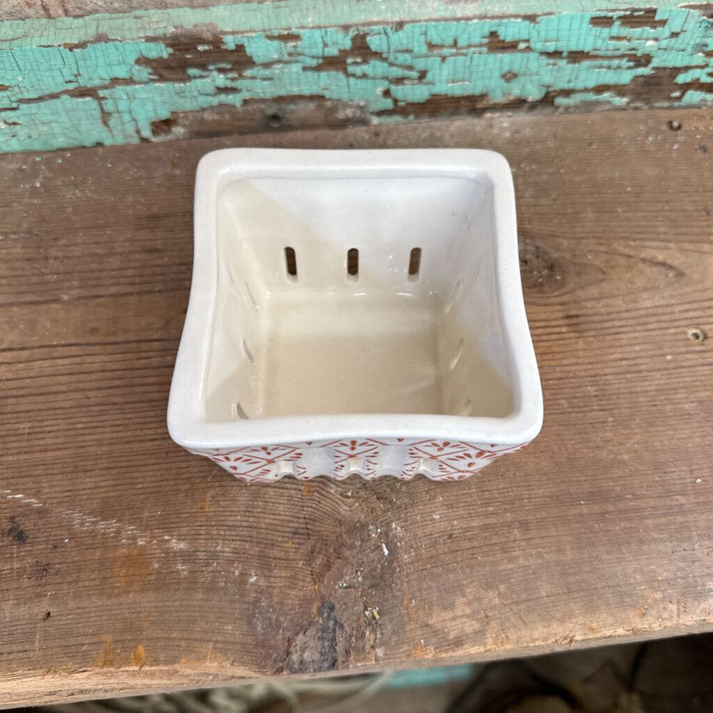 SQUARE STONEWARE BERRY BOWL