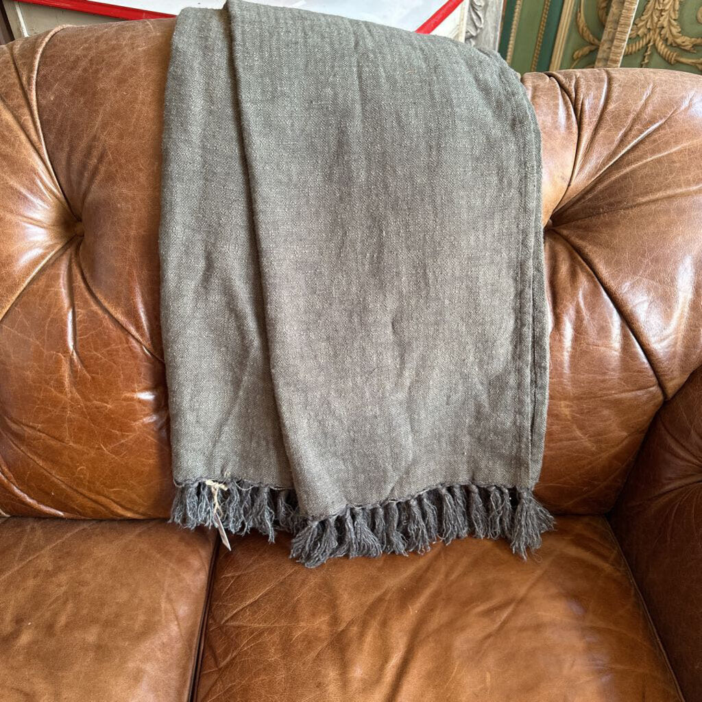 LINEN THROW