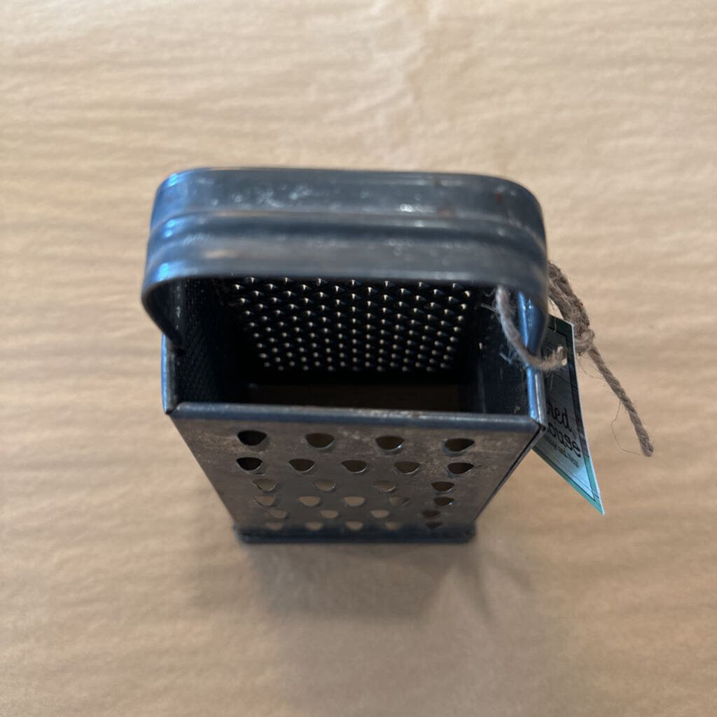 VINTAGE GRATER