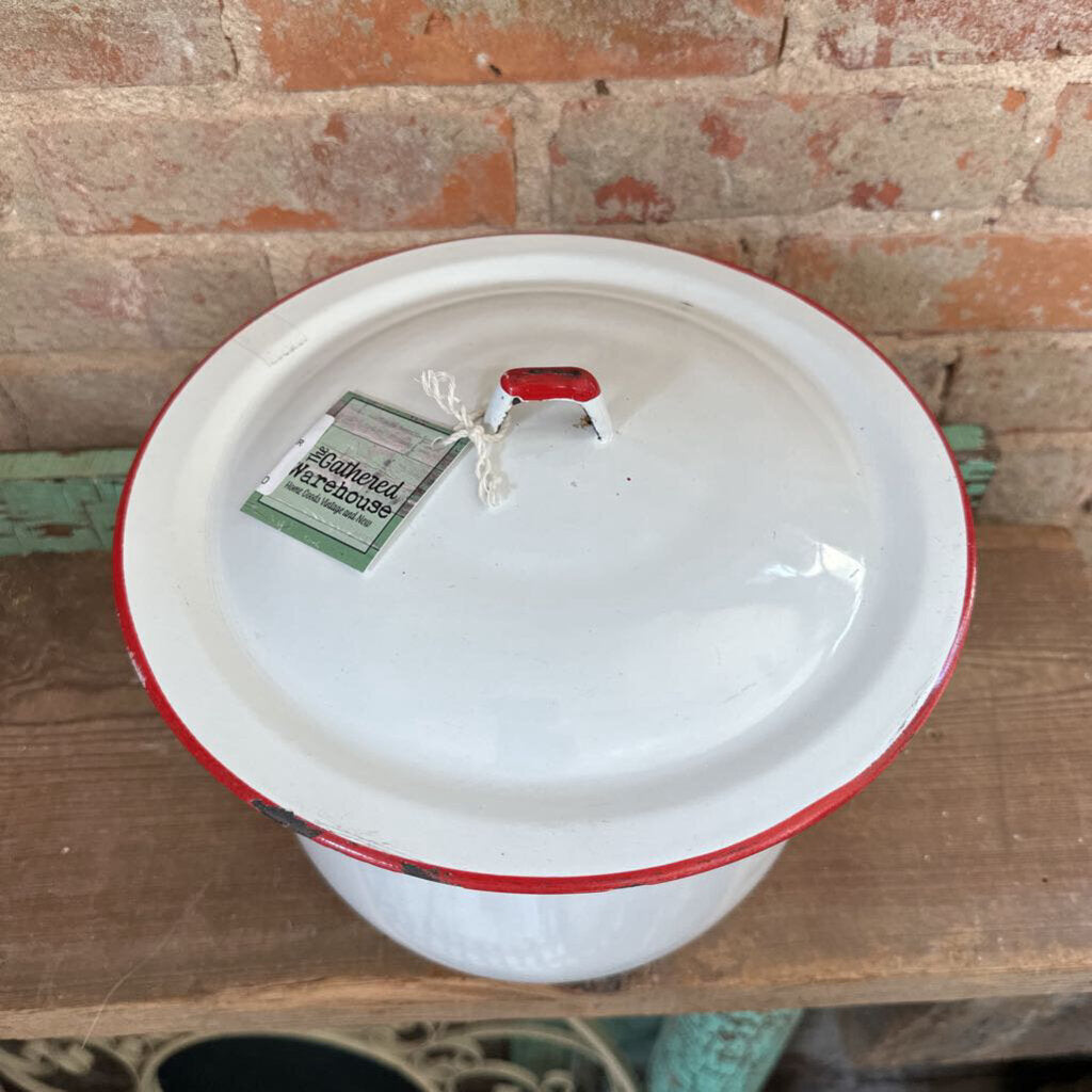 ENAMEL CHAMBER POT WITH LID