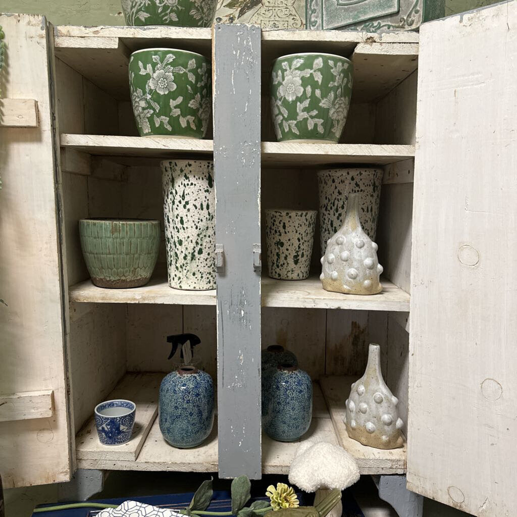 SIDE TABLE WITH TAPERED FEET