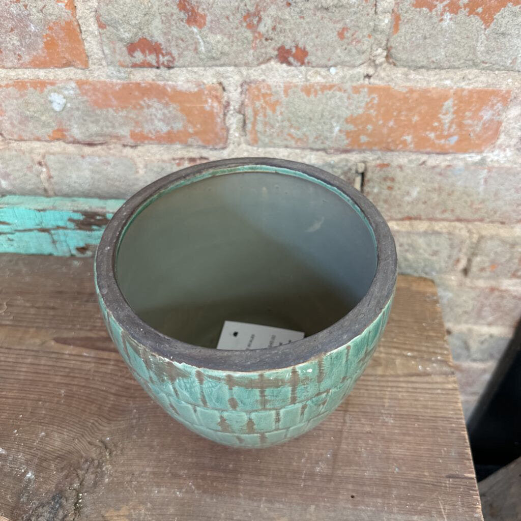 SCALED GLAZED POT