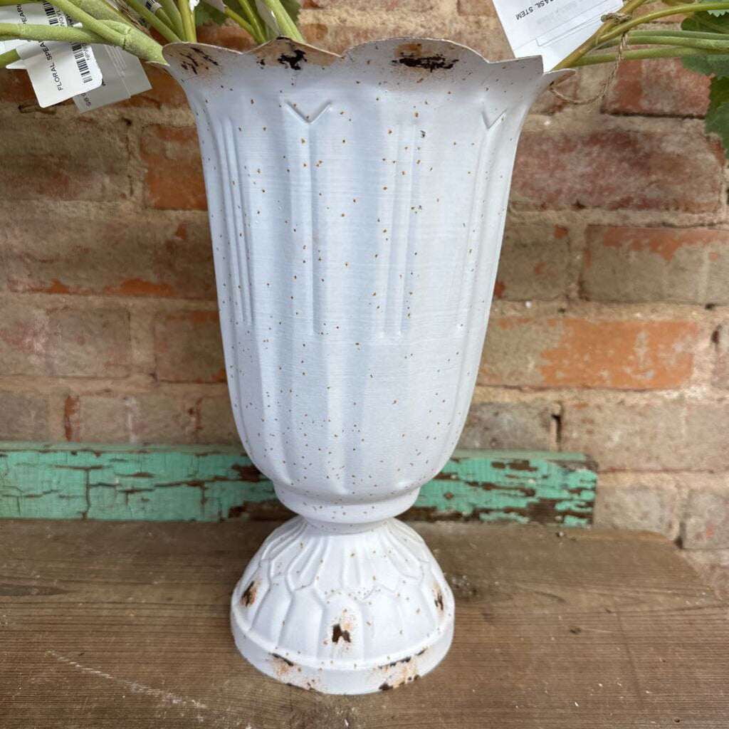 SCALLOPED VASE