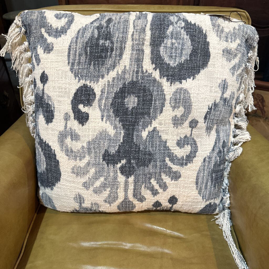 ALMOHADA IKAT CON ESTAMPADO