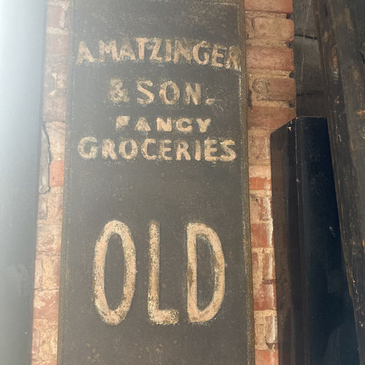 SIGNO DE METAL DE TIENDA DE PAÍS ANTIGUO