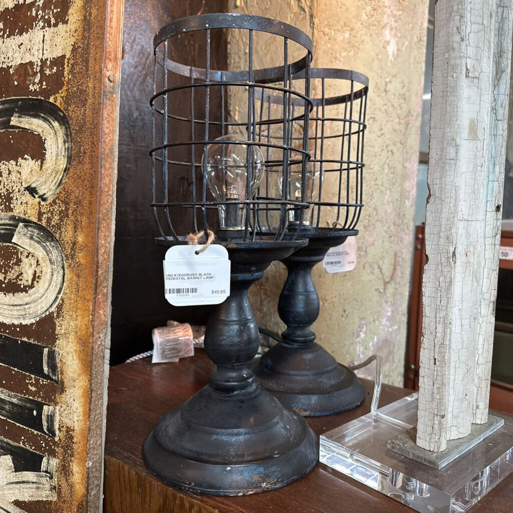 PEDESTAL BASKET LAMP