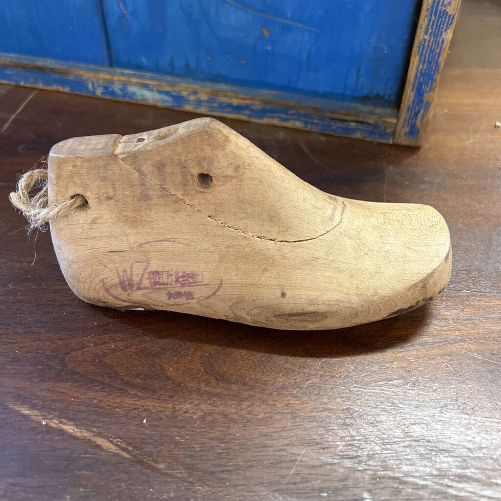 CHILD SHOE MOLD