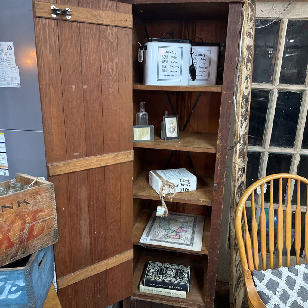 CHIMNEY CUPBOARD