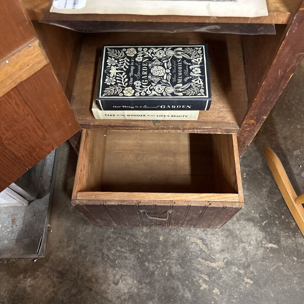 CHIMNEY CUPBOARD