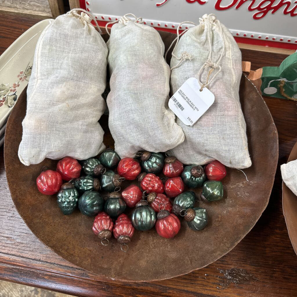 MUSLIN BAG WITH ORNAMENTS