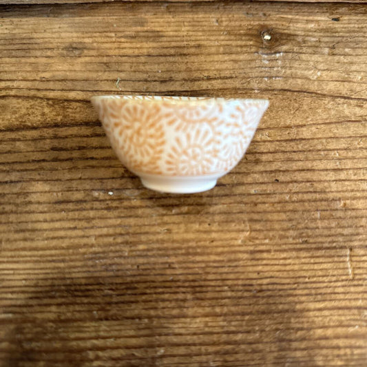 STONEWARE PINCH POT WITH PATTERN
