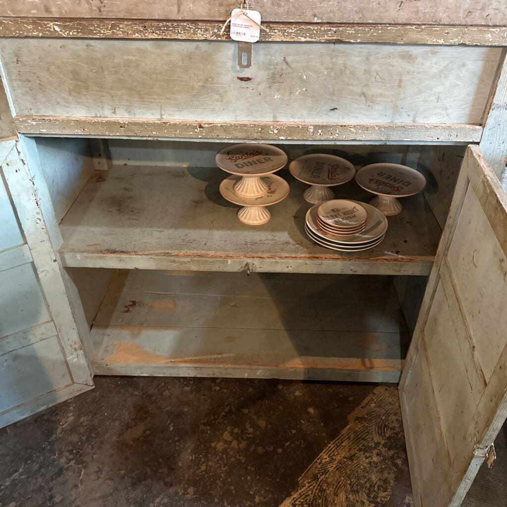 PENNSYLVANIA FARMHOUSE CABINET