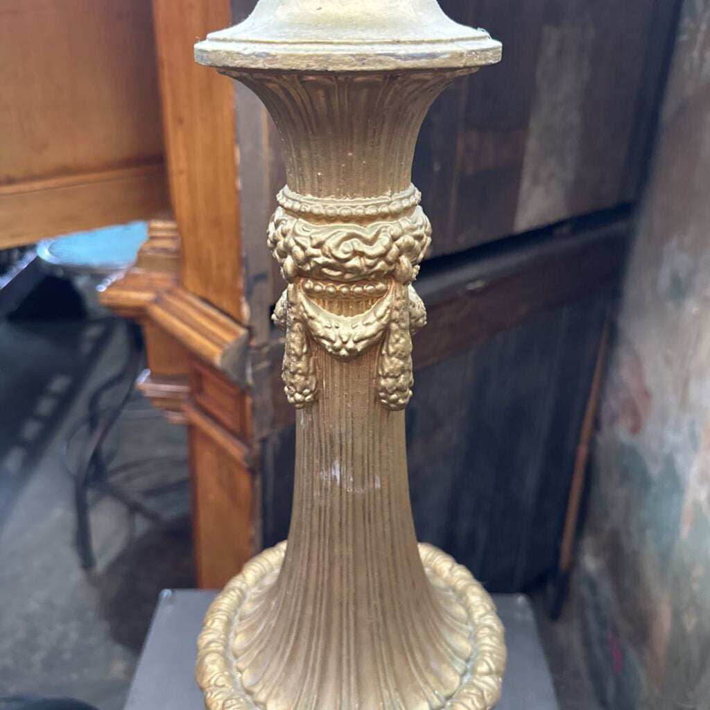 ORNATE LAMP