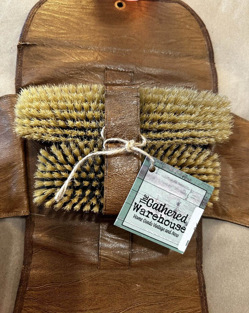 BOOT BRUSH SET IN OSTRICH LEATHER POUCH