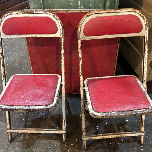 CHILD'S TABLE WITH 2 CHAIRS