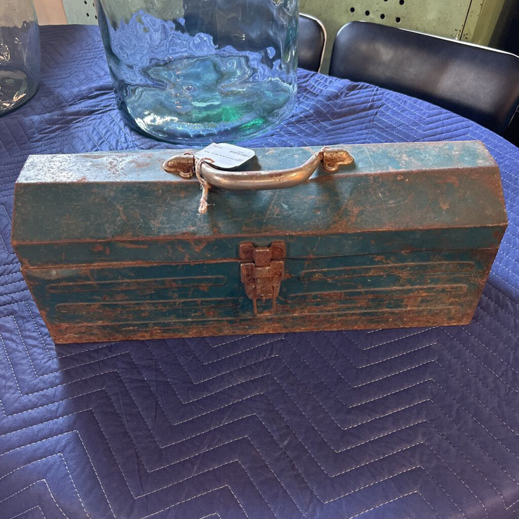 METAL TOOL BOX