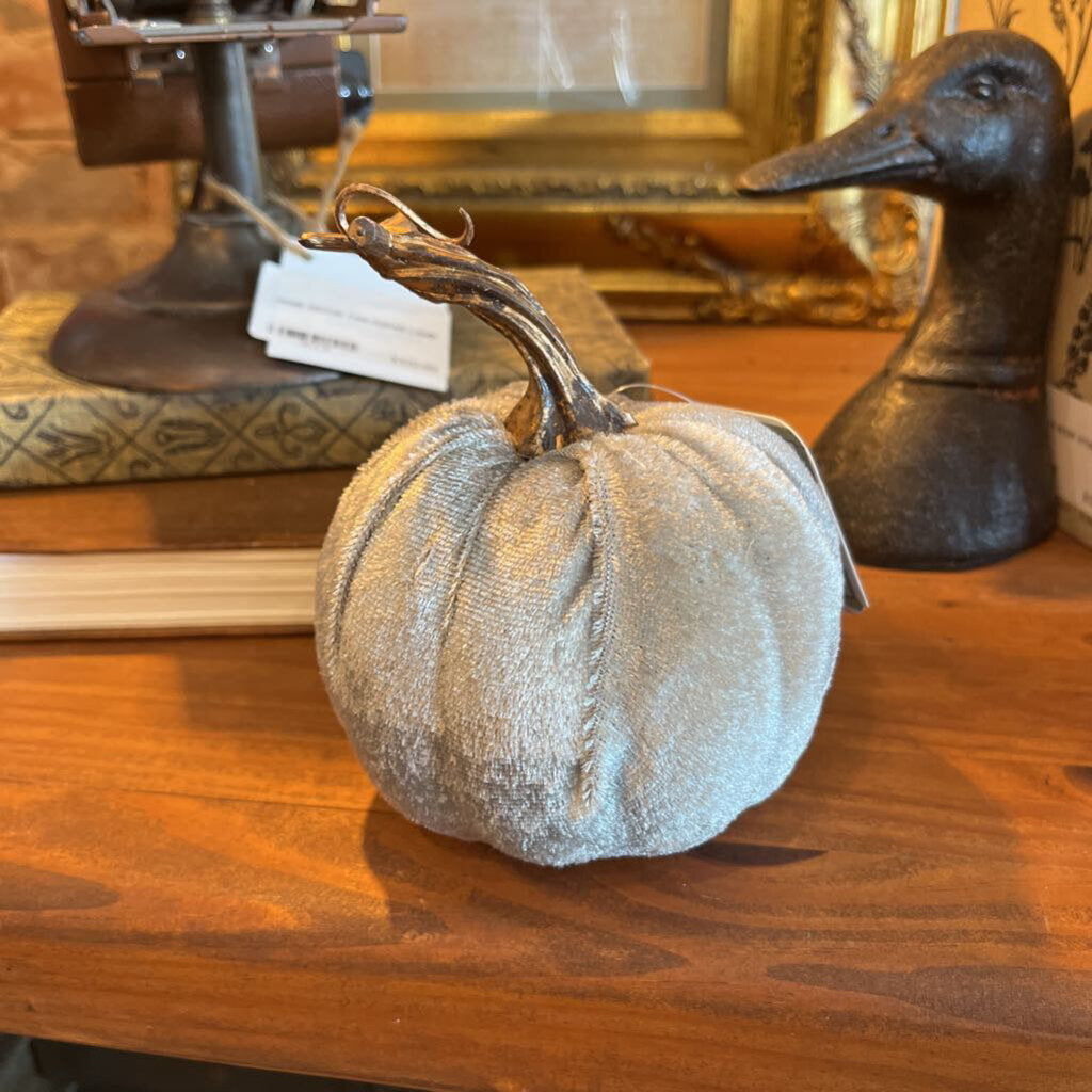 VELVET PUMPKINS