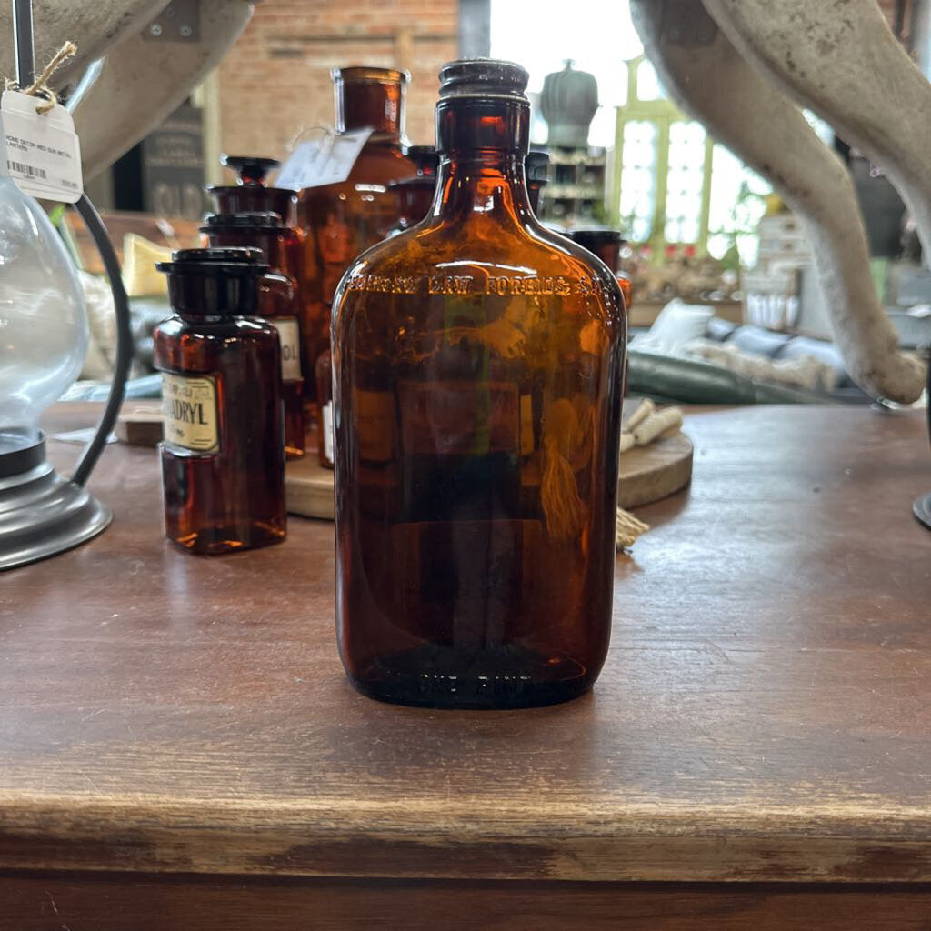 PINT LIQUOR BOTTLE WITH LID