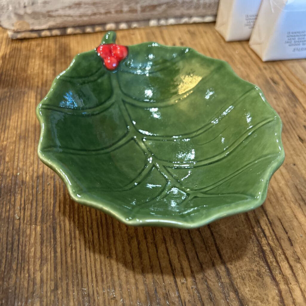 HOLLY LEAF BOWL