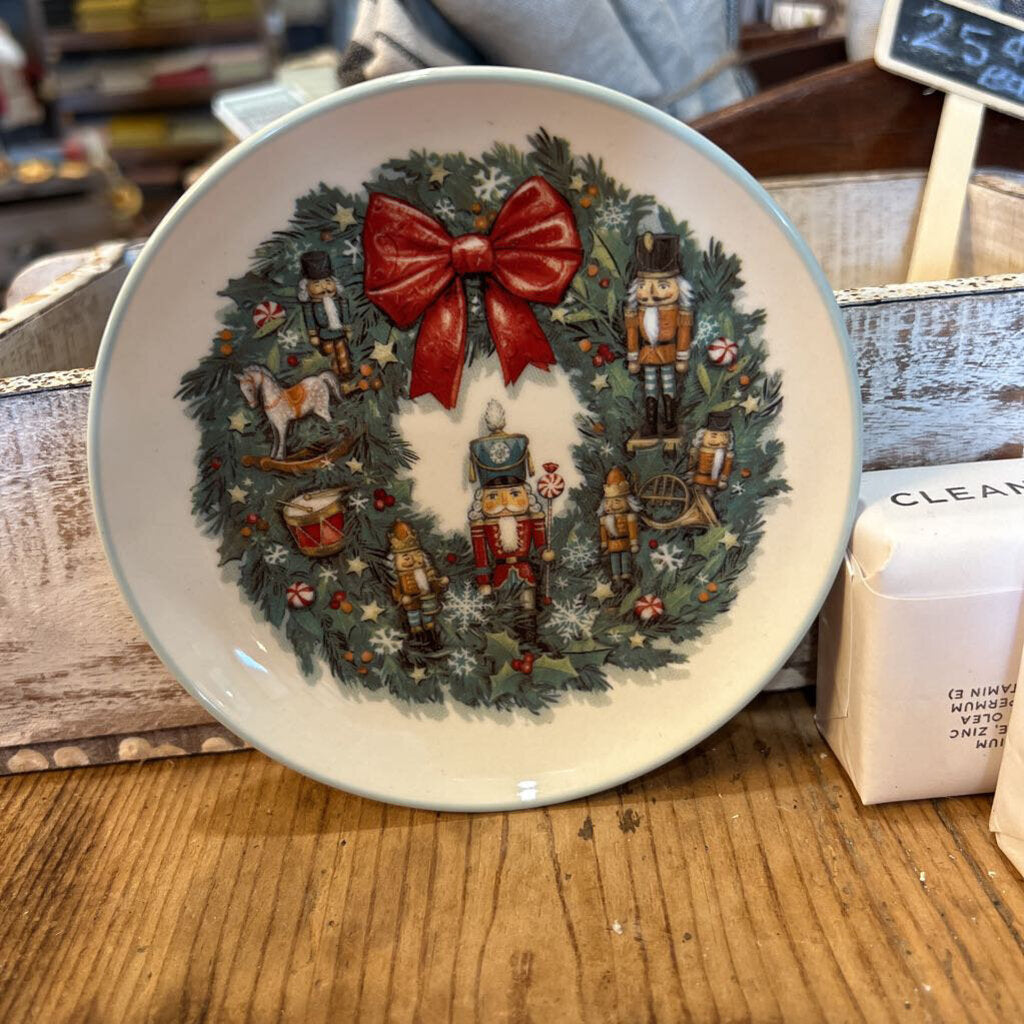 ROUND STONEWARE PLATE WITH HOLIDAY WREATH