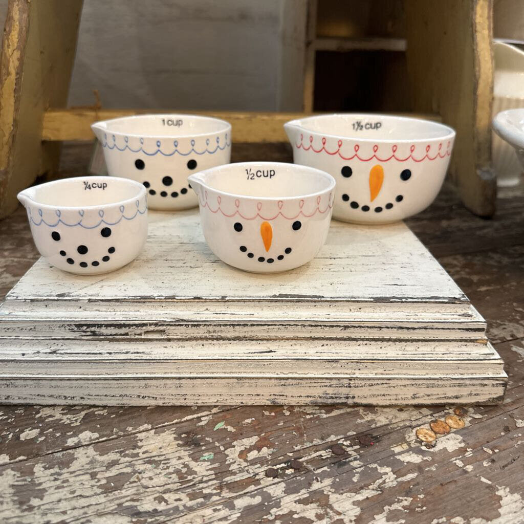 CHRISTMAS STONEWARE MEASURING CUPS