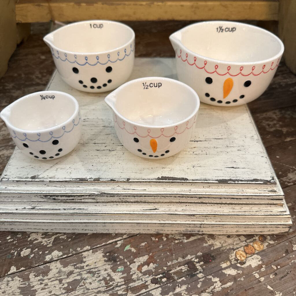 CHRISTMAS STONEWARE MEASURING CUPS