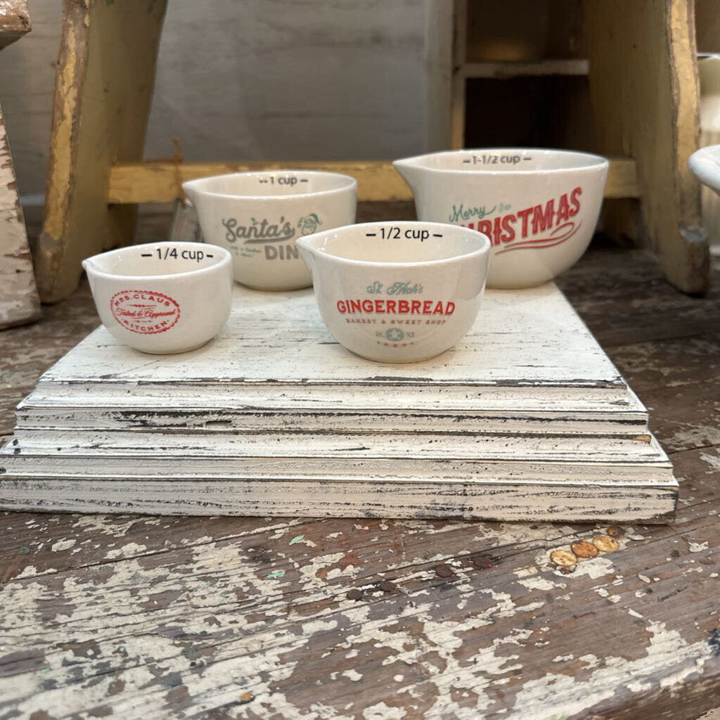 CHRISTMAS STONEWARE MEASURING CUPS